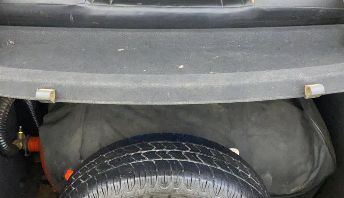 2016 Tata Tiago XT PETROL, CNG, Manual, 1,15,645 km, Boot Inside