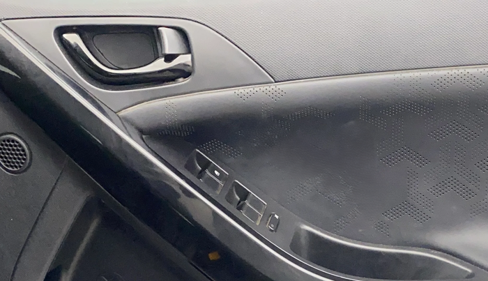 2022 Tata NEXON XZ PLUS (O) DIESEL DARK EDITION, Diesel, Manual, 90,165 km, Driver Side Door Panels Control