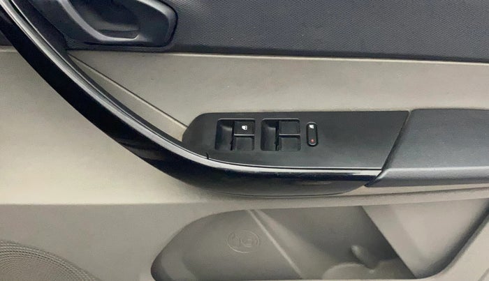 2018 Tata Tiago XT PETROL, Petrol, Manual, 62,061 km, Driver Side Door Panels Control