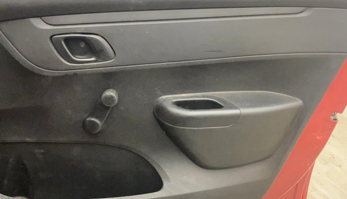 2017 Renault Kwid 1.0 RXL 02 Anniversary Edition, Petrol, Manual, 70,384 km, Driver Side Door Panels Control