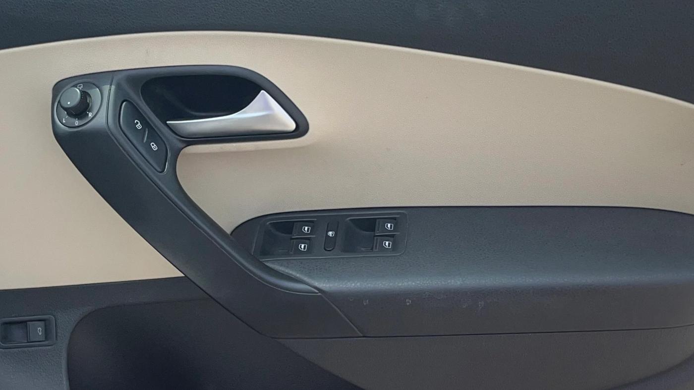 2020 Volkswagen Vento HIGHLINE PLUS 1.0L TSI, Petrol, Manual, 84,926 km, Driver Side Door Panels Control