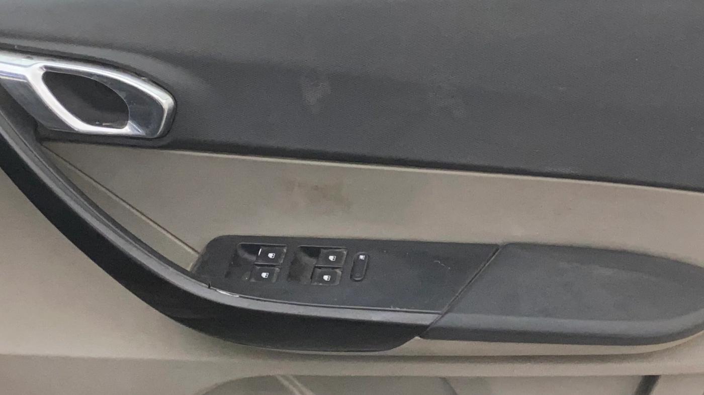 2017 Tata Tiago XZ PETROL, Petrol, Manual, 98,898 km, Driver Side Door Panels Control
