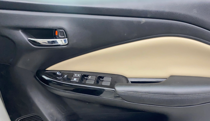 2024 Toyota Glanza V, Petrol, Manual, 39,116 km, Driver Side Door Panels Control