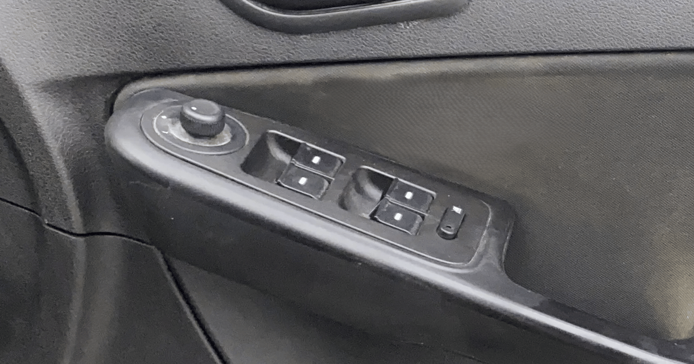 2015 Tata Zest XMS PETROL, Petrol, Manual, 79,752 km, Driver Side Door Panels Control