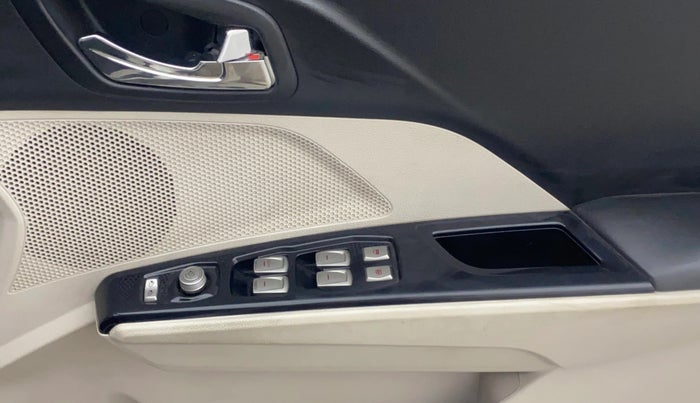 2019 Mahindra XUV300 W8 1.5 DIESEL, Diesel, Manual, 73,586 km, Driver Side Door Panels Control