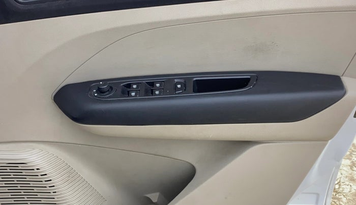 2023 Renault TRIBER RXT, Petrol, Manual, 57,600 km, Driver Side Door Panels Control