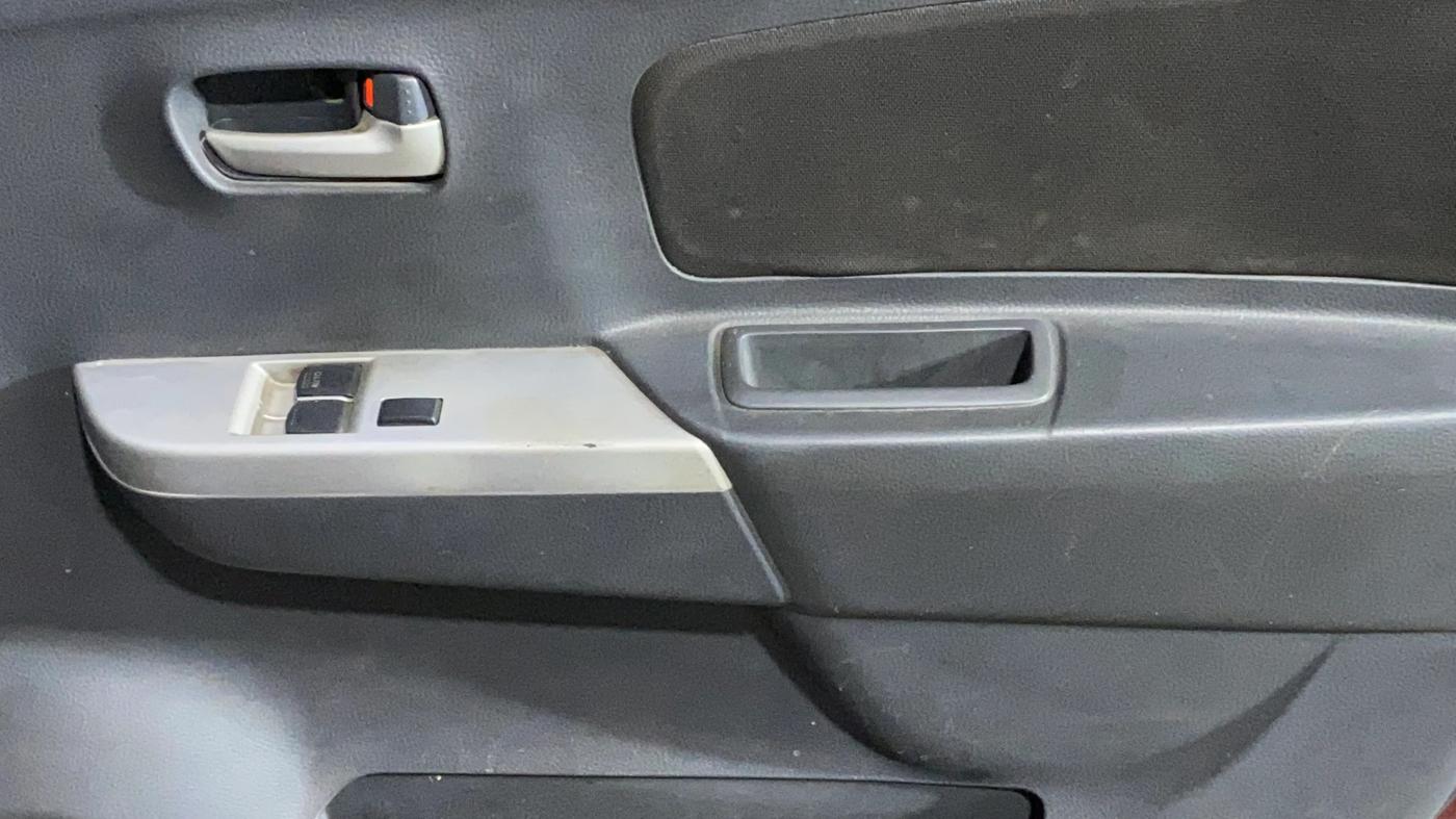 2012 Maruti Wagon R 1.0 LXI, Petrol, Manual, 66,200 km, Driver Side Door Panels Control
