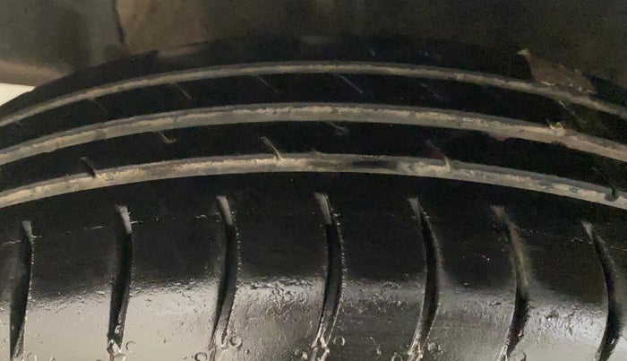 2019 Maruti Swift VXI AMT, Petrol, Automatic, 82,246 km, Right Rear Tyre Tread