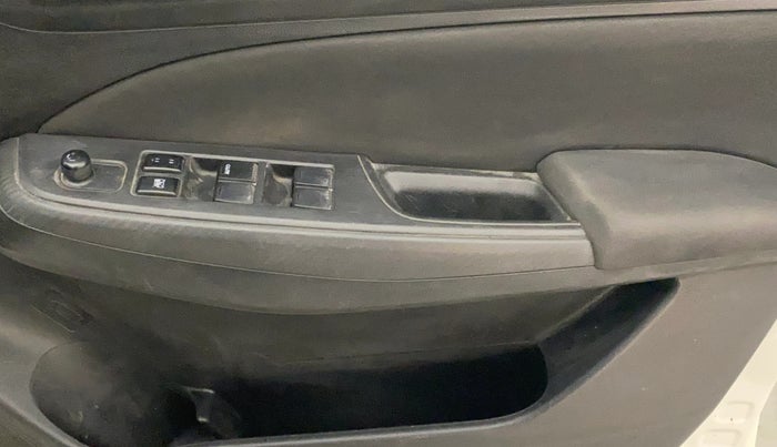 2019 Maruti Swift VXI AMT, Petrol, Automatic, 82,246 km, Driver Side Door Panels Control
