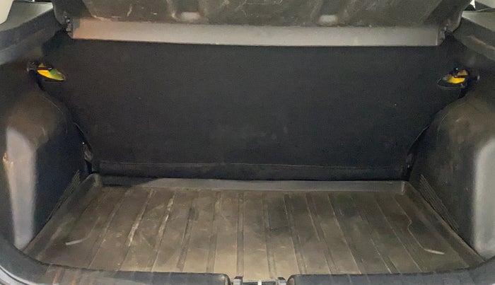 2021 KIA SONET HTX ANNIVERSARY EDITION 1.5, Diesel, Manual, 81,003 km, Boot Inside