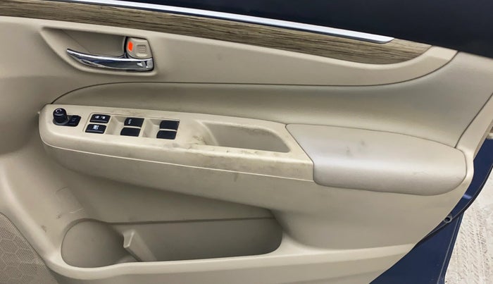 2018 Maruti Ciaz ALPHA 1.5 SHVS PETROL, Petrol, Manual, 92,257 km, Driver Side Door Panels Control