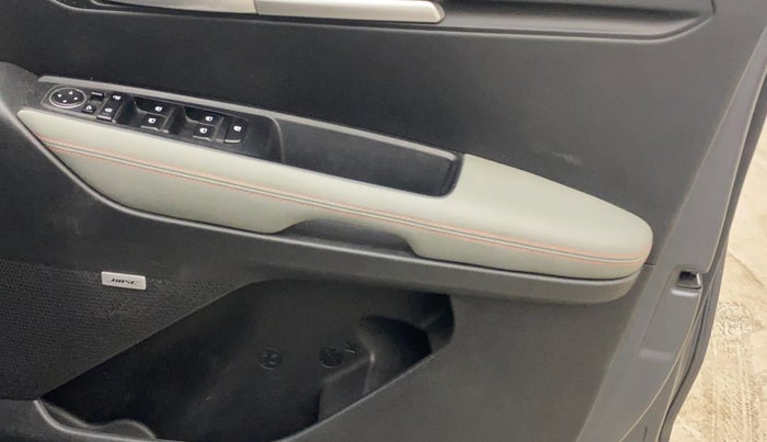 2022 KIA SONET X LINE 1.5 AT, Diesel, Automatic, 63,992 km, Driver Side Door Panels Control