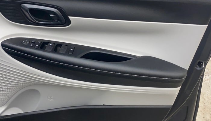 2025 Hyundai NEW I20 Sportz (O) 1.2 IVT, Petrol, Automatic, 2,915 km, Driver Side Door Panels Control