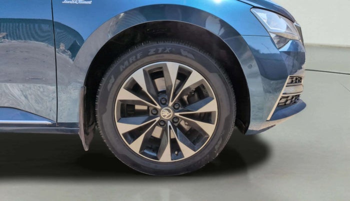 2020 Skoda Superb L&K 2.0 TSI AT, Petrol, Automatic, 67,152 km, Right Front Wheel