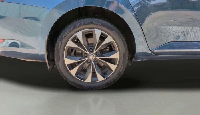 2020 Skoda Superb L&K 2.0 TSI AT, Petrol, Automatic, 67,152 km, Right Rear Wheel