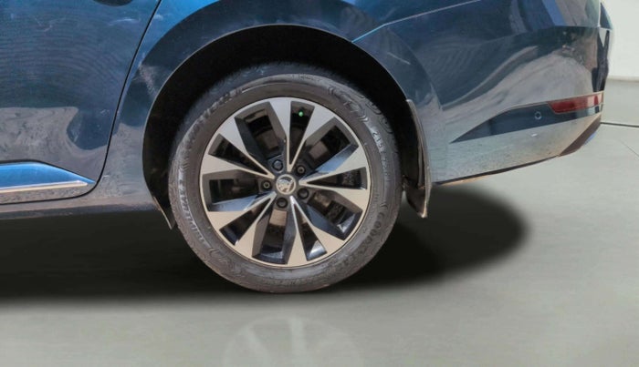 2020 Skoda Superb L&K 2.0 TSI AT, Petrol, Automatic, 67,152 km, Left Rear Wheel