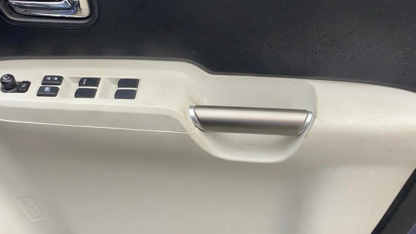 2019 Maruti IGNIS ZETA 1.2, Petrol, Manual, 72,660 km, Driver Side Door Panels Control