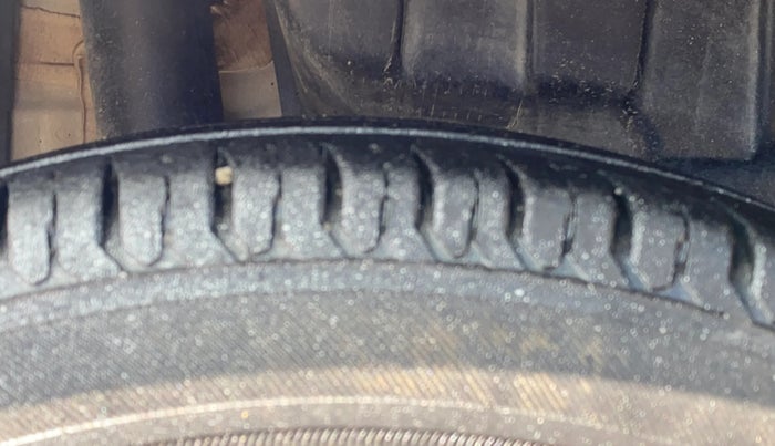 2019 Maruti Swift VXI, Petrol, Manual, 70,199 km, Right Rear Tyre Tread