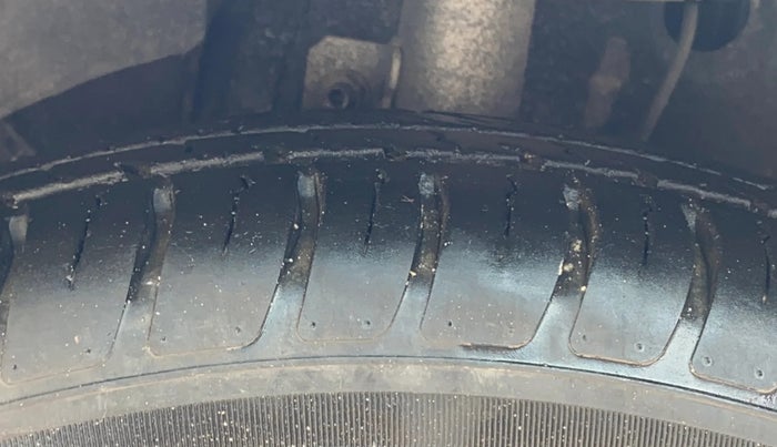 2019 Maruti Dzire VXI, Petrol, Manual, 51,333 km, Left Front Tyre Tread