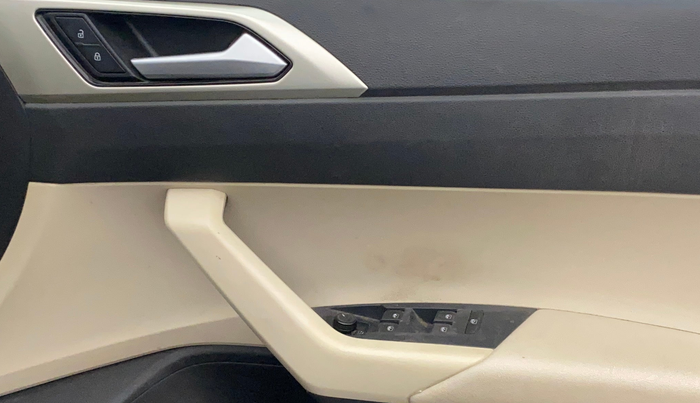 2023 Volkswagen VIRTUS HIGHLINE TSI 1.0 MT, Petrol, Manual, 39,475 km, Driver Side Door Panels Control