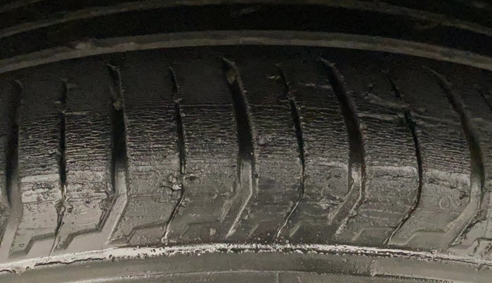 2023 Volkswagen VIRTUS HIGHLINE TSI 1.0 MT, Petrol, Manual, 39,475 km, Right Front Tyre Tread