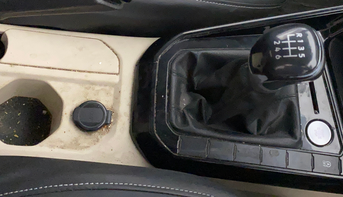 2023 Volkswagen VIRTUS HIGHLINE TSI 1.0 MT, Petrol, Manual, 39,475 km, Gear Lever