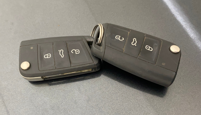 2023 Volkswagen VIRTUS HIGHLINE TSI 1.0 MT, Petrol, Manual, 39,475 km, Key Close Up