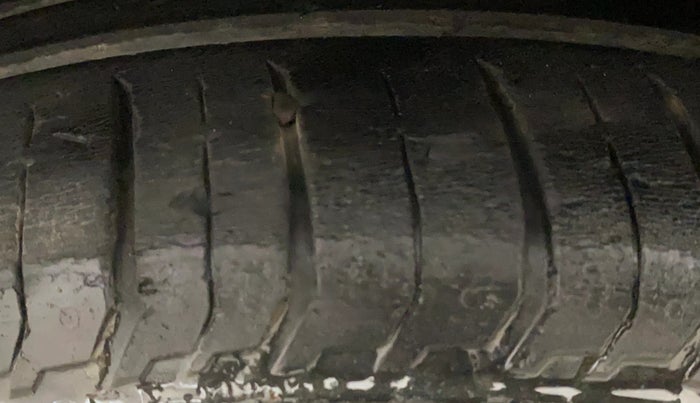 2023 Volkswagen VIRTUS HIGHLINE TSI 1.0 MT, Petrol, Manual, 39,475 km, Left Front Tyre Tread