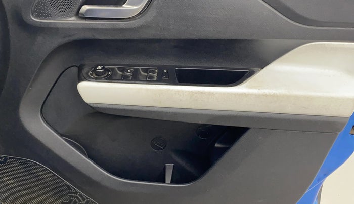 2023 Tata PUNCH CREATIVE AMT 1.2 RTN DUAL TONE, Petrol, Automatic, 24,114 km, Driver Side Door Panels Control