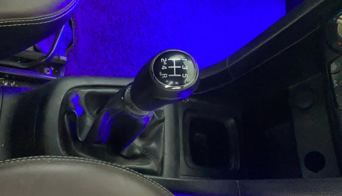 2017 Maruti Swift VXI, CNG, Manual, 1,09,405 km, Gear Lever