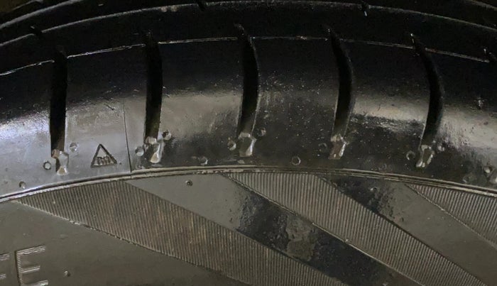 2016 Maruti Swift Dzire LXI (O), Petrol, Manual, 81,538 km, Right Rear Tyre Tread