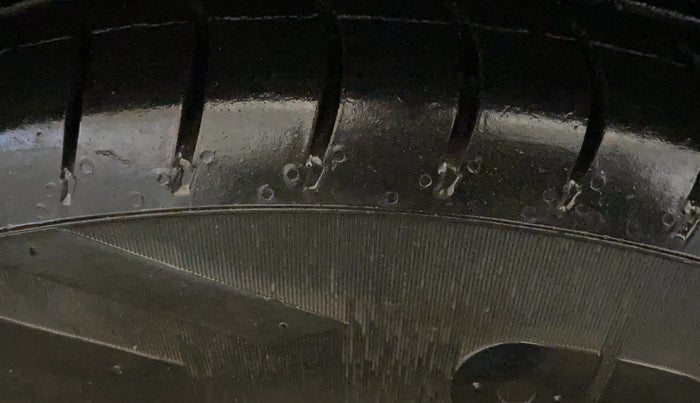 2016 Maruti Swift Dzire LXI (O), Petrol, Manual, 81,538 km, Left Front Tyre Tread