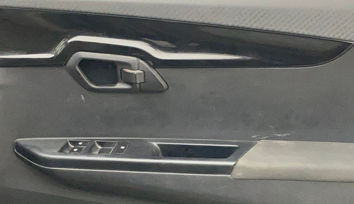 2018 Mahindra KUV 100 NXT K8 P 6 STR, Petrol, Manual, 32,647 km, Driver Side Door Panels Control