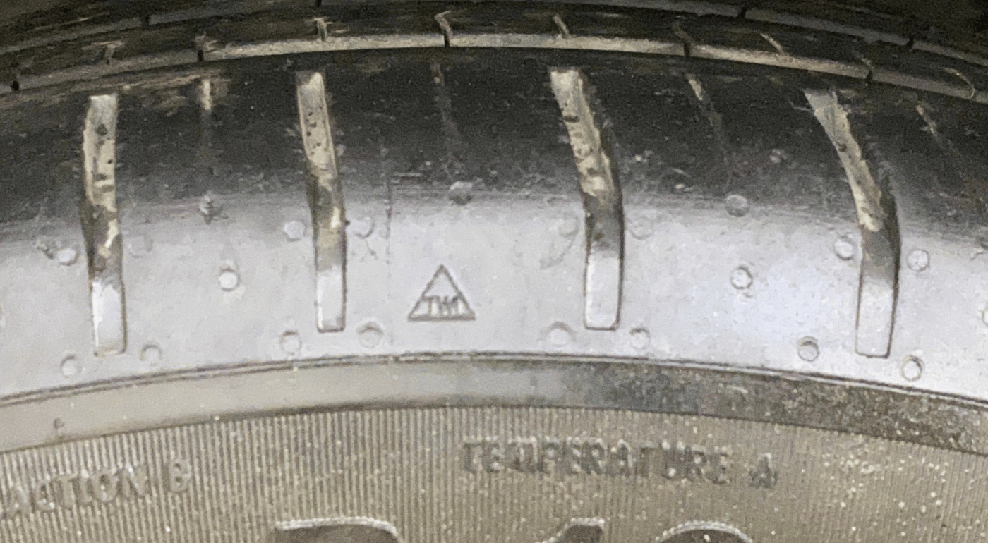 2019 Toyota Glanza V CVT, CNG, Automatic, 84,272 km, Right Front Tyre Tread