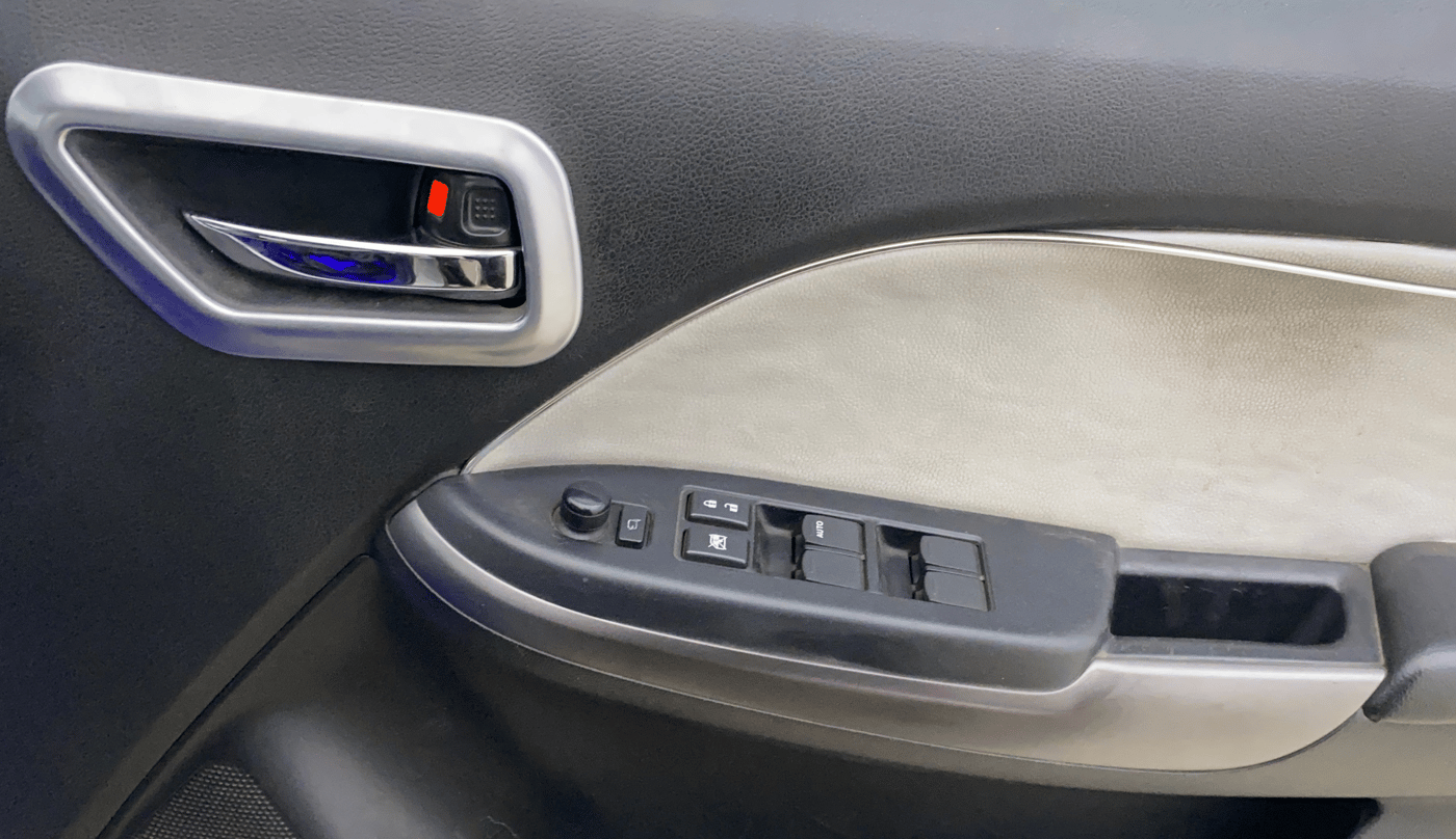 2019 Toyota Glanza V CVT, CNG, Automatic, 84,272 km, Driver Side Door Panels Control