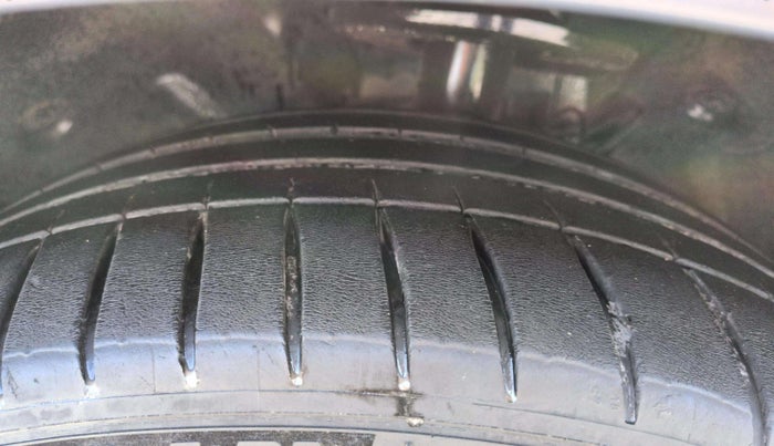 2023 BMW 3 SERIES GRAN LIMOUSINE 320Ld M Sport, Diesel, Automatic, 31,354 km, Left Front Tyre Tread