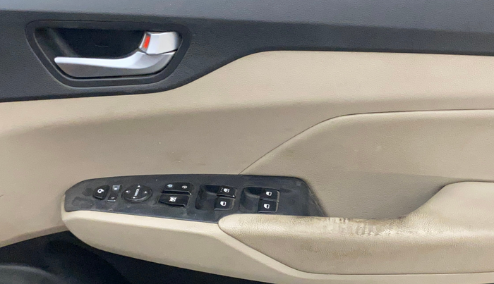 2018 Hyundai Verna 1.6 SX (O) CRDI MT, Diesel, Manual, 1,34,560 km, Driver Side Door Panels Control