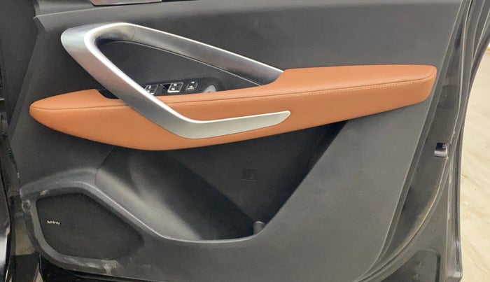 2022 MG HECTOR PLUS SHARP 2.0 DIESEL TURBO MT 6-STR, Diesel, Manual, 41,694 km, Driver Side Door Panels Control