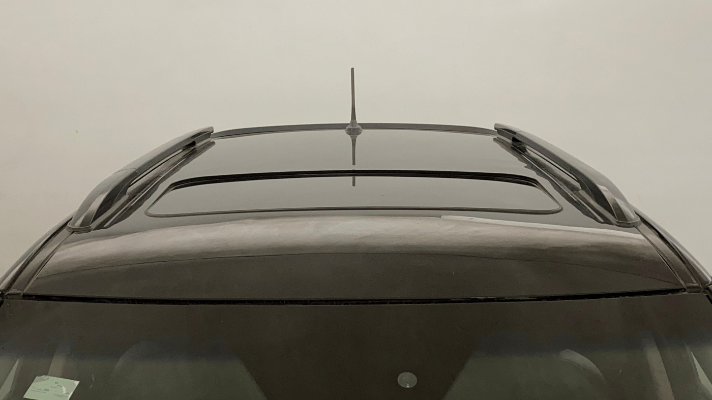 2023 Mahindra XUV300 W8 1.2 PETROL, Petrol, Manual, 60,515 km, Moonroof/ Sunroof