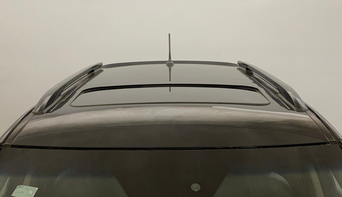 2023 Mahindra XUV300 W8 1.2 PETROL, Petrol, Manual, 59,860 km, Moonroof/ Sunroof