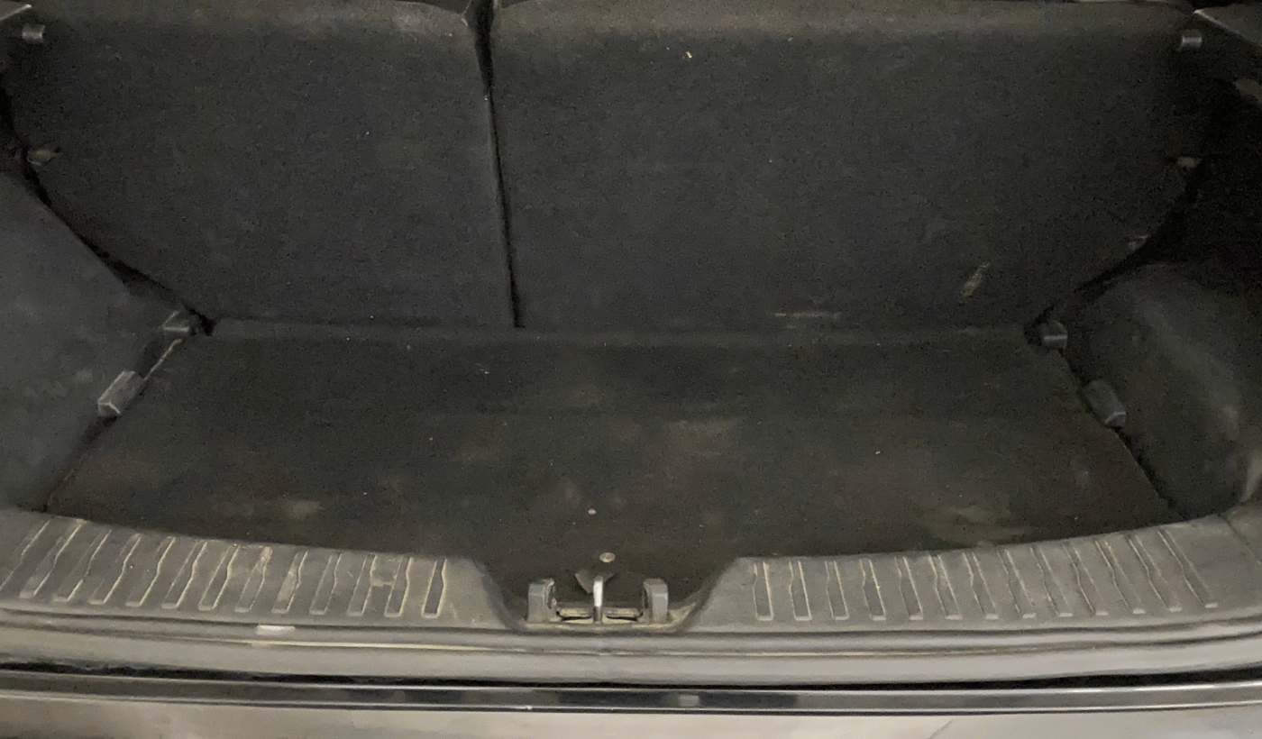 2023 Mahindra XUV300 W8 1.2 PETROL, Petrol, Manual, 60,515 km, Boot Inside