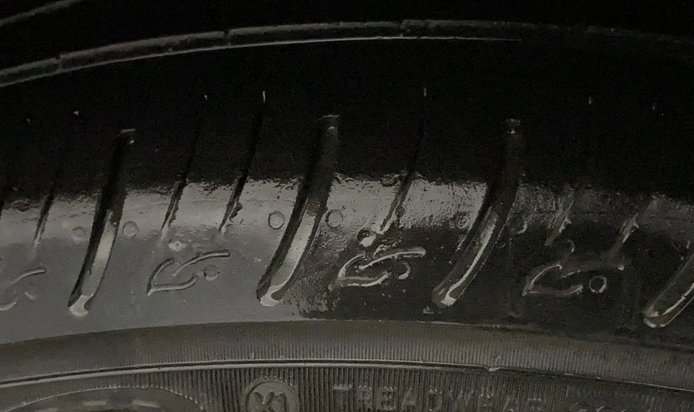 2023 Mahindra XUV300 W8 1.2 PETROL, Petrol, Manual, 60,515 km, Left Front Tyre Tread