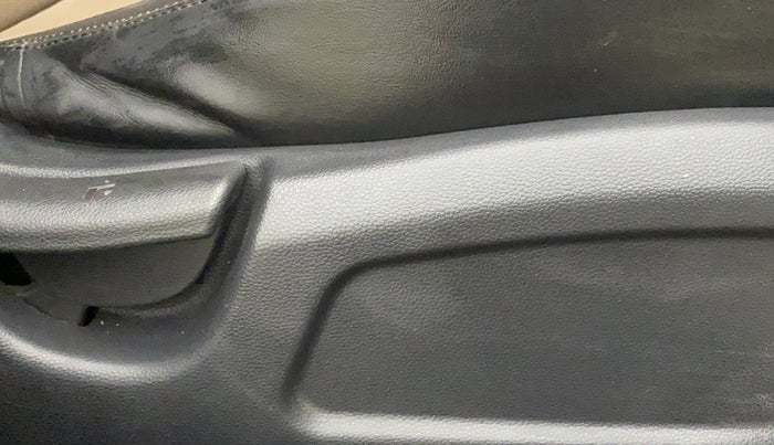 2015 Hyundai Elite i20 MAGNA 1.2, Petrol, Manual, 39,388 km, Driver Side Adjustment Panel