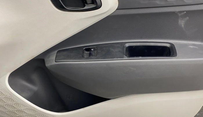 2019 Hyundai GRAND I10 NIOS ERA 1.2 KAPPA VTVT, Petrol, Manual, 1,50,554 km, Driver Side Door Panels Control