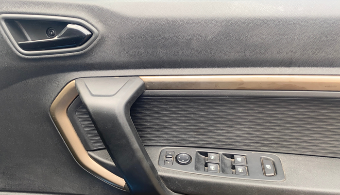 2021 Renault Kiger RXT TURBO CVT DUAL TONE, Petrol, Automatic, 38,006 km, Driver Side Door Panels Control