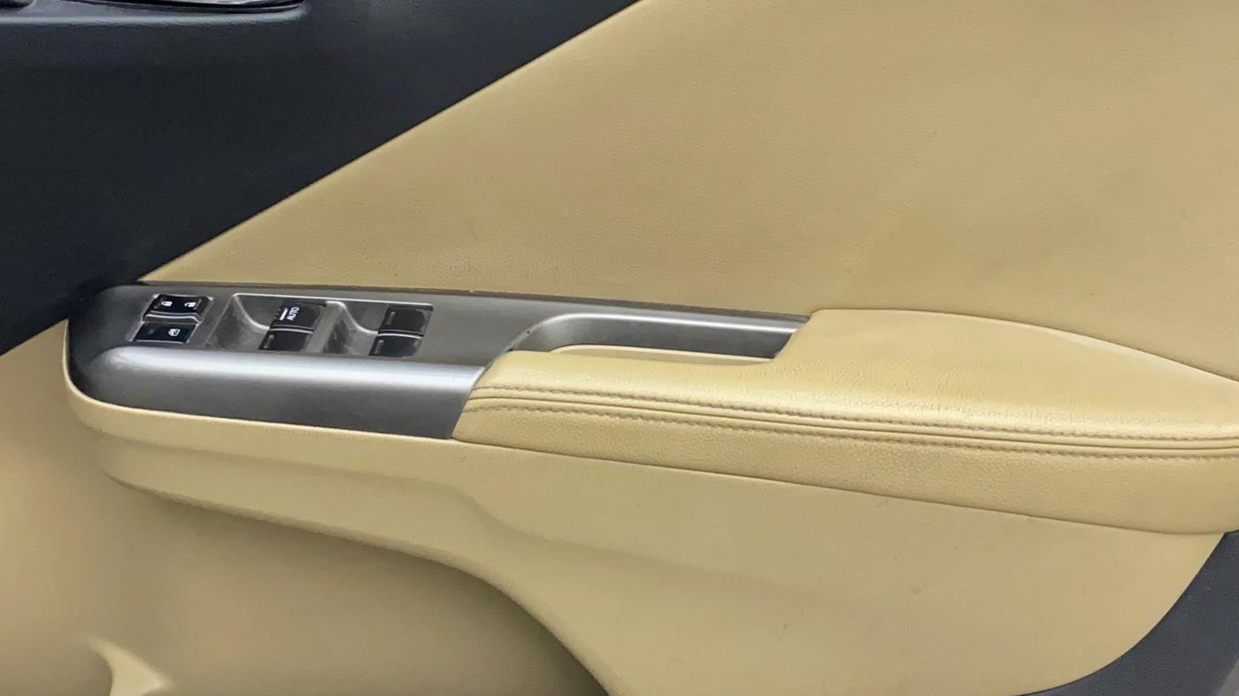 2017 Honda City 1.5L I-VTEC VX CVT, Petrol, Automatic, 1,36,698 km, Driver Side Door Panels Control