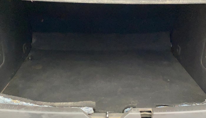 2018 Renault Captur RXL PETROL, Petrol, Manual, 80,876 km, Boot Inside