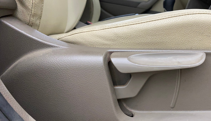 2015 Skoda Rapid ELEGANCE 1.6 MPI MT, Petrol, Manual, 78,320 km, Driver Side Adjustment Panel