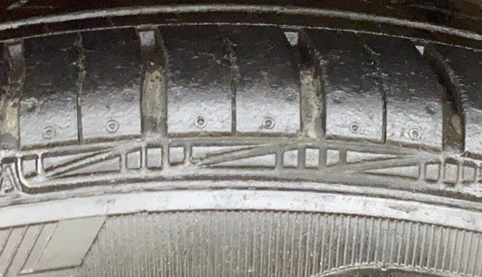 2015 Skoda Rapid ELEGANCE 1.6 MPI MT, Petrol, Manual, 78,320 km, Right Front Tyre Tread