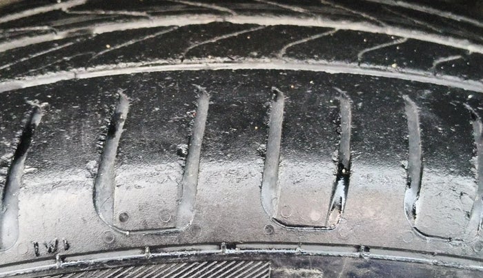 2022 Nissan MAGNITE XV RED EDITION, Petrol, Manual, 1,10,683 km, Right Rear Tyre Tread